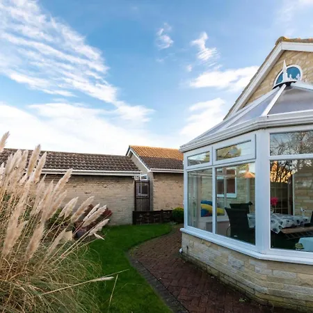 2 Bed In Oc-wa071 Ferienhaus *