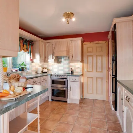 Holiday home 2 Bed In Oc-wa071 *