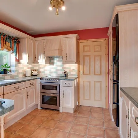 Holiday home 2 Bed In Oc-wa071 *