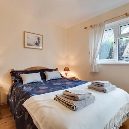2 Bed In Oc-wa071 Holiday home *