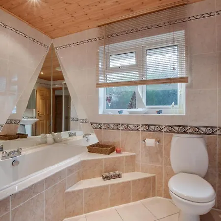 2 Bed In Oc-wa071 Holiday home