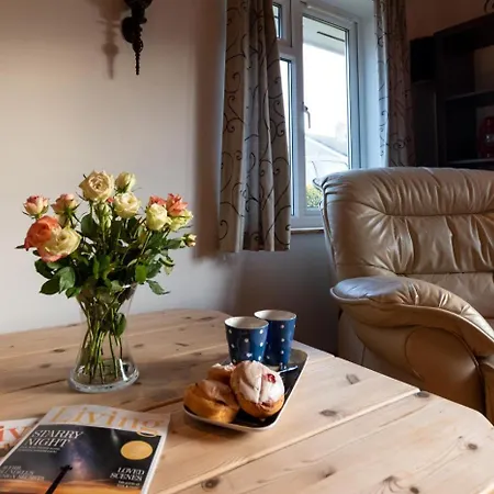 2 Bed In Oc-wa071 Ferienhaus