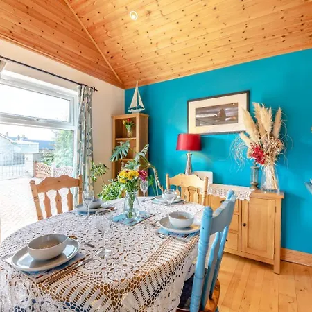 2 Bed In Oc-wa071 Holiday home *