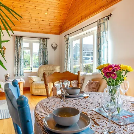 2 Bed In Oc-wa071 Holiday home