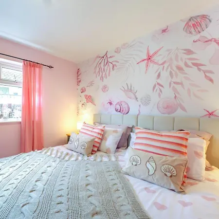 2 Bed In Oc-wa071 Holiday home *